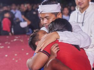 Dedi Mulyadi Berikan Bantuan Modal Usaha ke Ibu Asal Cibabat