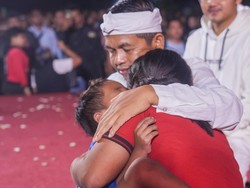 Dedi Mulyadi Berikan Bantuan Modal Usaha ke Ibu Asal Cibabat