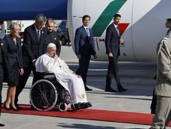 Ramai-ramai Sambut Paus Fransiskus ke Indonesia