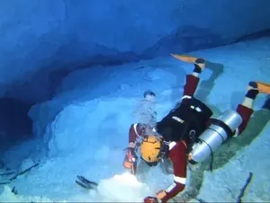 Keajaiban Alam Banggai: Karst Bawah Laut dan Hujan dalam Gua Keajaiban Alam Banggai: Karst Bawah Laut dan Hujan dalam Gua
