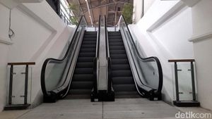 Eskalator Stasiun Pasar Senen Resmi Beroperasi