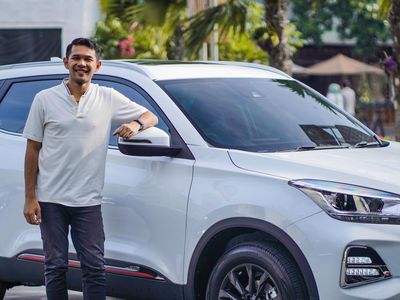 Potret Mobil Baru Fajar Alfian, Hadiah untuk Orang Tua