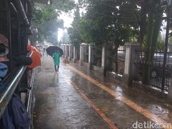 Musim Hujan 2025/2026 Datang Lebih Cepat dan Lama, Ini Peringatan BMKG