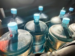 Masih Dapat Galon Tua dan Kusam? Konsumen Bisa Tolak dan Lapor ke Sini