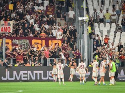 Hasil ini membuat AS Roma terjerembab di peringkat 16 dengan 2 poin. Fabio Rossi/AS Roma via Getty Images. 