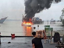 Kapal Muatan Sayur Rute Siak-Batam Terbakar di Meranti, 1 ABK Luka Bakar