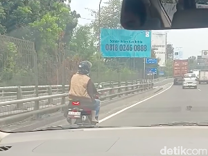Viral Pemotor Berboncengan Masuk Tol Arah Kebon Jeruk Jakbar Viral Pemotor Berboncengan Masuk Tol Arah Kebon Jeruk Jakbar