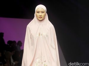 Foto: Koleksi Mukena Hingga Busana Siti Khadijah X APR di Muffest 2024 Foto: Koleksi Mukena Hingga Busana Siti Khadijah X APR di Muffest 2024