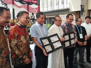 Kominfo Luncurkan Prangko Seri Paus Fransiskus, Bakal Dijual Rp 4.000