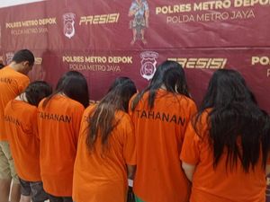 Polisi Bongkar Sindikat Jual Bayi via FB di Depok, 8 Orang Ditangkap Polisi Bongkar Sindikat Jual Bayi via FB di Depok, 8 Orang Ditangkap