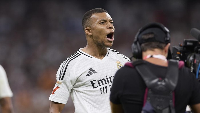 MADRID, SPAIN - SEPTEMBER 01: Kylian Mbappe of Real Madrid CF celebrates his second goal against Real Betis Balompie during the La Liga week4 football match between Real Madrid CF and Real Betis Balompie at the Santiago Bernabeu stadium on September 01, 2024 in Madrid, Spain. (Photo by Federico Titone/Anadolu via Getty Images)