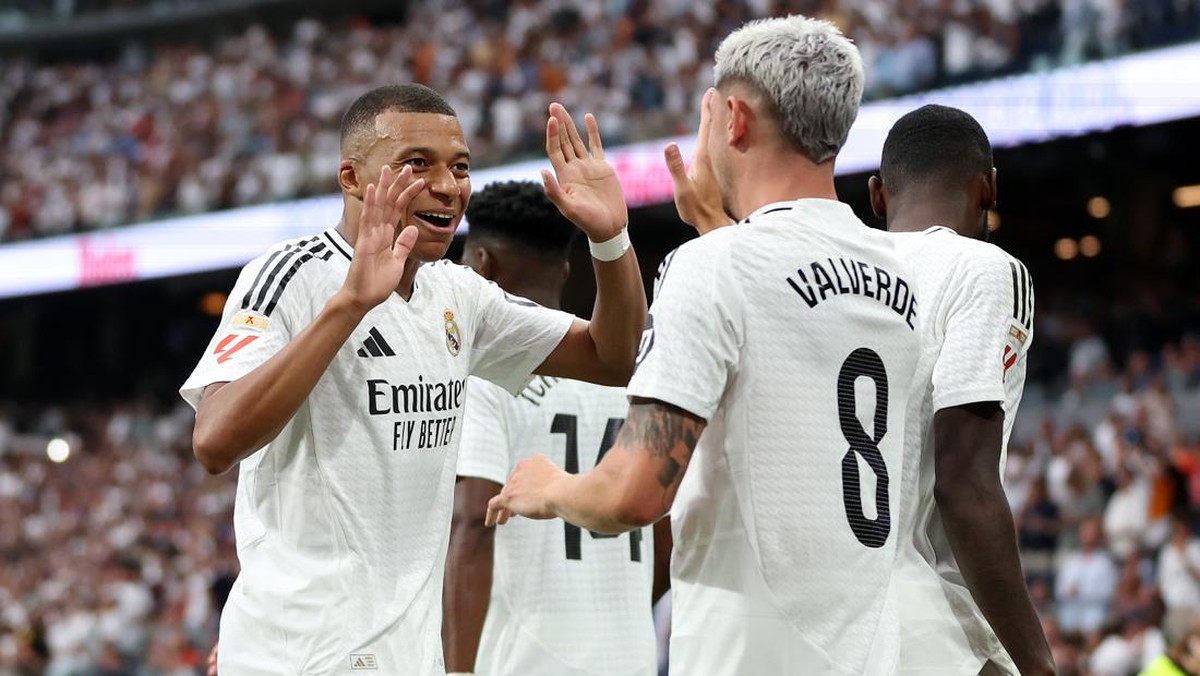 Kylian Mbappe dan Federico Valverde. (Foto: Getty Images/Florencia Tan Jun)