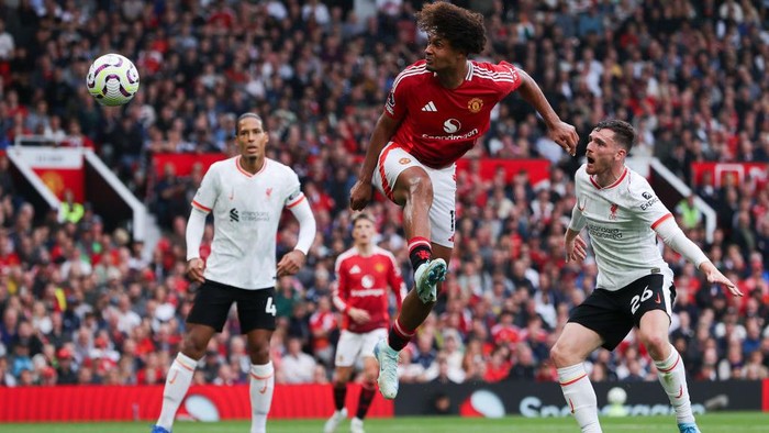 Liverpool Tumbangkan MU di Old Trafford Liverpool berhasil mengalahkan Manchester United dengan skor 3-0 di Old Trafford. Tiga gol The Reds lahir lewat brace Luis Diaz dan torehan Mohamed Salah.