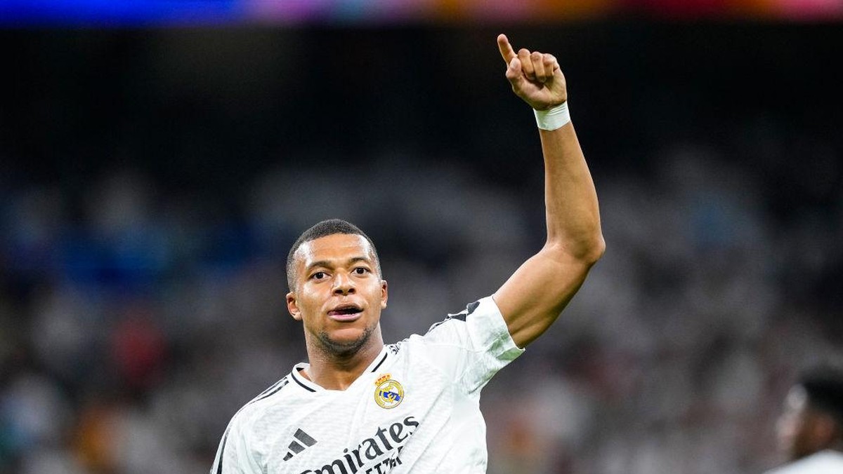 Kylian Mbappe merayakan golnya untuk Real Madrid ke gawang Real Betis dalam lanjutan LaLiga 2024/2025. (Foto: Oscar J. Barroso/Europa Press via Getty Images)