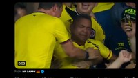 Terlebih, fans menyadari skuad MU sekarang diisi pemain dengan kontrak jangka panjang. Sudah siap menonton MU yang begini-begini saja ke depannya? (Foto: Twitter @TrollFootball)