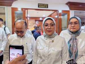 Menaker Buka Suara Soal Kelas Menengah Turun Kasta, Siapkan Jurus Ini Menaker Buka Suara Soal Kelas Menengah Turun Kasta, Siapkan Jurus Ini