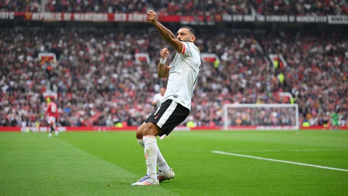 MANCHESTER, ENGLAND - SEPTEMBER 01: Mohamed Salah of Liverpool celebrates scoring his teams third goal during the Premier League match between Manchester United FC and Liverpool FC at Old Trafford on September 01, 2024 in Manchester, England. (Photo by Michael Regan/Getty Images)
