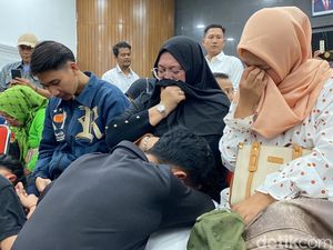 Saat Siswa Sukabumi Menyesal hingga Sujud di Hadapan Ortu