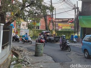 Akhirnya Jalan Alternatif Jatinangor-Bandung yang Rusak Diaspal