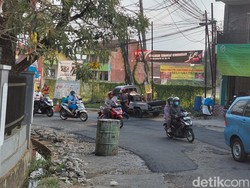 Akhirnya Jalan Alternatif Jatinangor-Bandung yang Rusak Diaspal