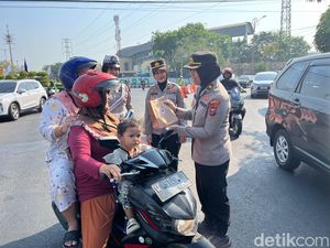 Cara Unik Srikandi Polresta Sidoarjo Saat Peringati HUT ke-76 Polwan Cara Unik Srikandi Polresta Sidoarjo Saat Peringati HUT ke-76 Polwan