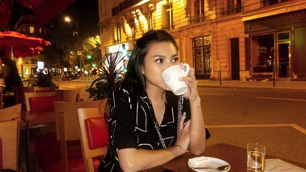 Serunya Shakilla Astari saat Ngopi di Paris