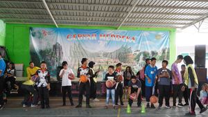Potret Siswa-siswi SLBN Semarang Bergembira Main Basket Bersama