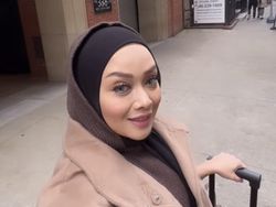 7 Foto Terry Putri Kerja Jadi Pengantar Makanan di Amerika, Mobilnya Disorot