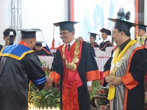 Luluskan Ribuan Mahasiswa, Ini Pesan Rektor Universitas Jambi ke Wisudawan Luluskan Ribuan Mahasiswa, Ini Pesan Rektor Universitas Jambi ke Wisudawan