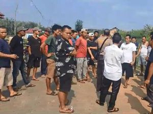 Protes Tambang Ilegal Bikin Keruh Sungai, Warga Bungo Sempat Blokir Jalan Protes Tambang Ilegal Bikin Keruh Sungai, Warga Bungo Sempat Blokir Jalan