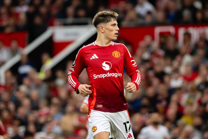 MANCHESTER, ENGLAND - SEPTEMBER 01: Alejandro Garnacho of Manchester United in action during the Premier League match between Manchester United FC and Liverpool FC at Old Trafford on September 01, 2024 in Manchester, England. (Photo by Ash Donelon/Manchester United via Getty Images)