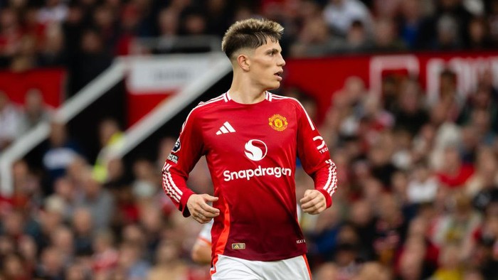 MANCHESTER, ENGLAND - SEPTEMBER 01: Alejandro Garnacho of Manchester United in action during the Premier League match between Manchester United FC and Liverpool FC at Old Trafford on September 01, 2024 in Manchester, England. (Photo by Ash Donelon/Manchester United via Getty Images)