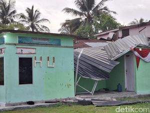 Atap Rumah Rusak-Sekolah Terdampak Angin Kencang di Pekanbaru