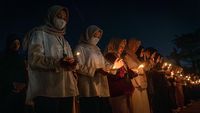 Nyalakan Lilin, BEM Berkabung Atas Meninggalnya Dokter PPDS Undip
