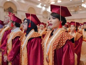 Dinar Candy Jadi Sarjana, Mau Lebih Berpendidikan Gak Ugal-ugalan Lagi Dinar Candy Jadi Sarjana, Mau Lebih Berpendidikan Gak Ugal-ugalan Lagi