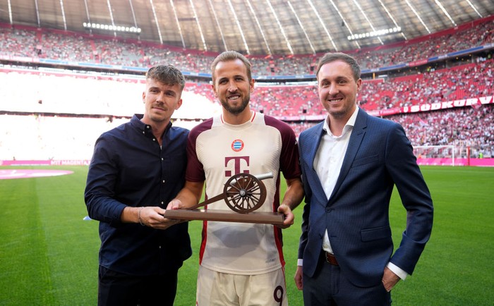 MUNICH, GERMANY - SEPTEMBER 01: Harry Kane of Bayern Munich poses for a photo with the Kicker 