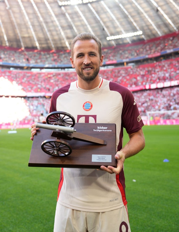 MUNICH, GERMANY - SEPTEMBER 01: Harry Kane of Bayern Munich poses for a photo with the Kicker 