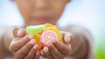 Hati-hati diabetes, batasi konsumsi makanan dan minuman manis pada anak.