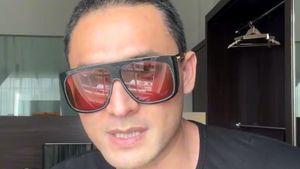 7 Foto Before Vs After Indra Bruggman Usai Jalani Oplas, Wajah Masih Bengkak