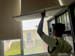 Kaca Gedung DPRD Kota Padang Retak Diduga Akibat Peluru Nyasar