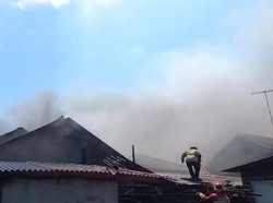 Pabrik Tahu di Cisaat Sukabumi Ludes Terbakar, 1 Rumah Ikut Terbakar