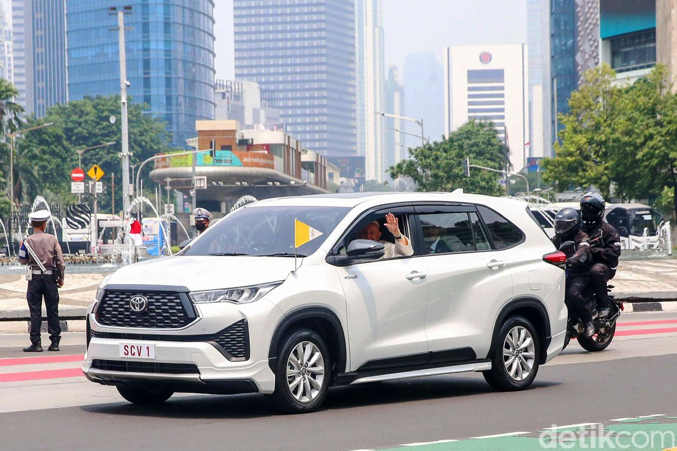 Paus Fransiskus telah tiba di Indonesia, Selasa (3/9/2024).