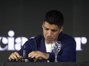 Suarez: Bielsa Ciptakan Jarak Antara Timnas Uruguay dengan Fans Suarez: Bielsa Ciptakan Jarak Antara Timnas Uruguay dengan Fans