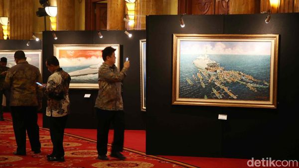 Melihat Beragam Lukisan Bertema Alutsista Melihat Beragam Lukisan Bertema Alutsista