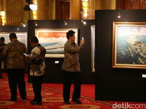 Melihat Beragam Lukisan Bertema Alutsista