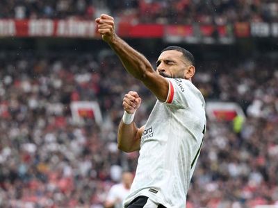 Momen Salah Jebol Gawang MU lalu Bergaya ala Israel Adesanya
