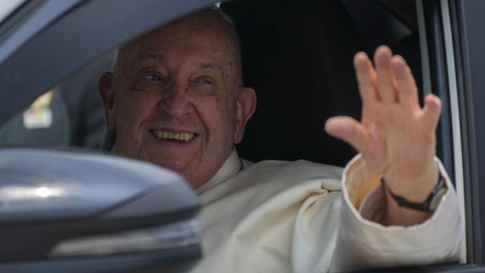 Pope Francis leaves in a car soon after landing at Jakartas International airport Soekarno Hatta, Tuesday, Sept. 3, 2024. Pope Francis arrived in Indonesia on Tuesday at the start of the longest trip of his pontificate, hoping to encourage its Catholic community and celebrate the tradition of interfaith harmony in a country with the worlds largest Muslim population. (AP Photo/Gregorio Borgia)