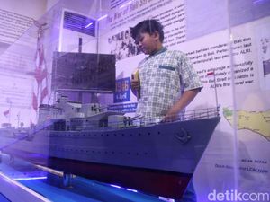 Semangat Pelajar Mengenal Miniatur Kapal-kapal Monumental