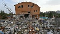 Penampakan Hotel di Ukraina Rusak Akibat Serangan Rudal Rusia