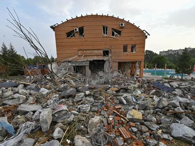 Penampakan Hotel di Ukraina Rusak Akibat Serangan Rudal Rusia